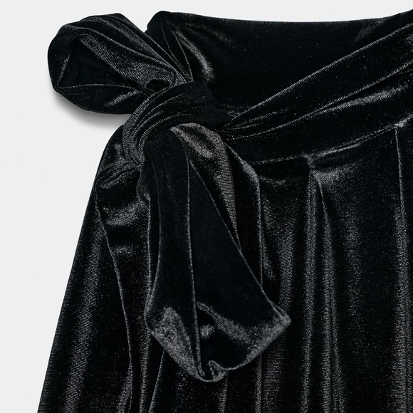 ZARA Velvet bow balloon top - Elegant Black Velvet Halter Top - Picture 4 of 5